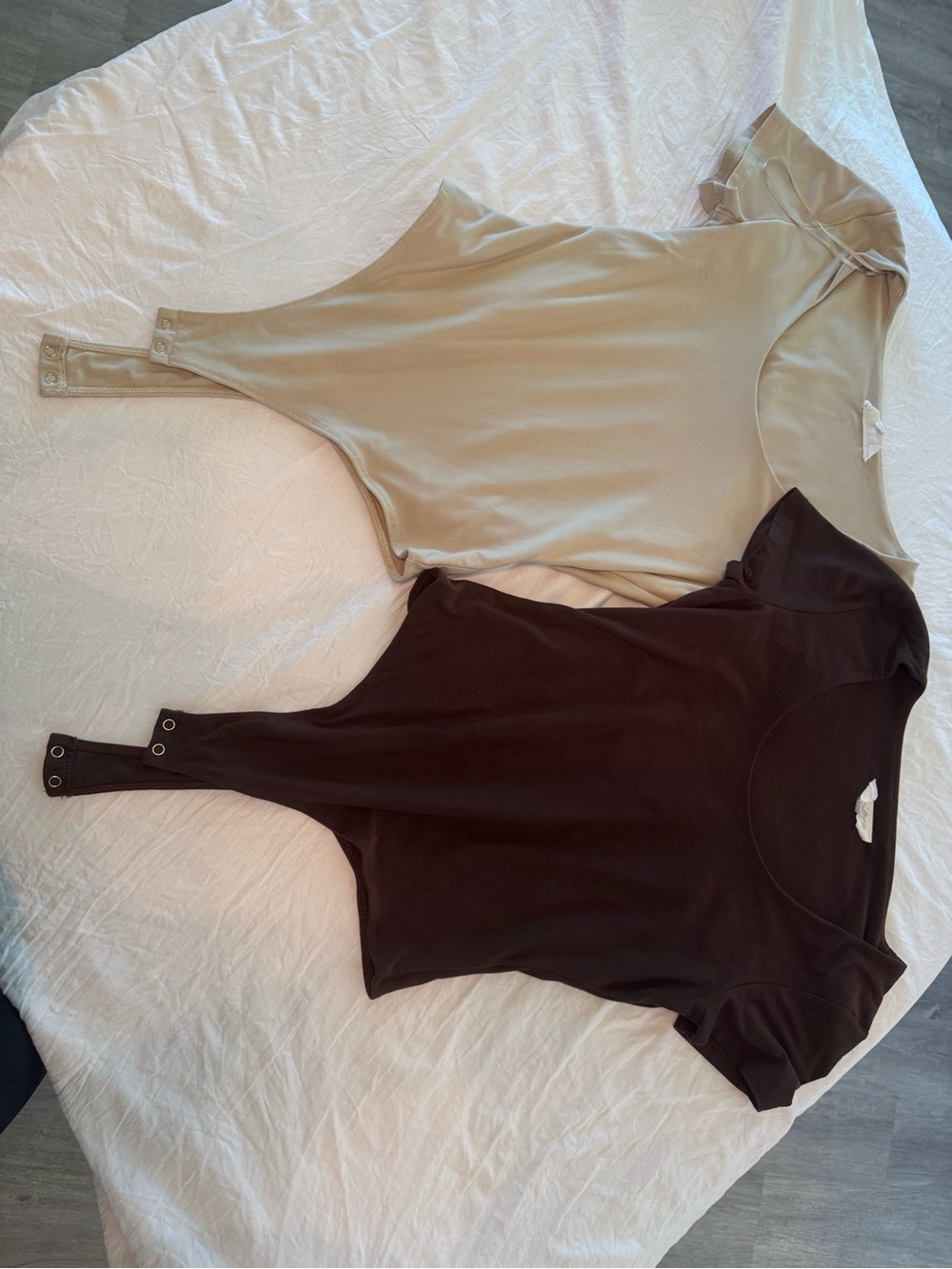 Set of 2 Women’s Scoop Neck Bodysuit - brown and Beige